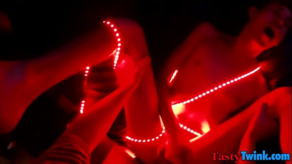 Trace Van De Kamp blows hung Blake 