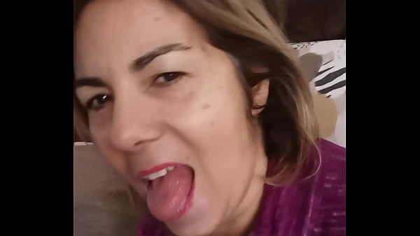 Play MP4 - La mia vicina di casa non sta bene la vado a trovare e finisce che gli sborro in bocca