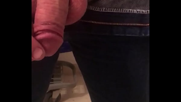 Andyman1010 pissing at work