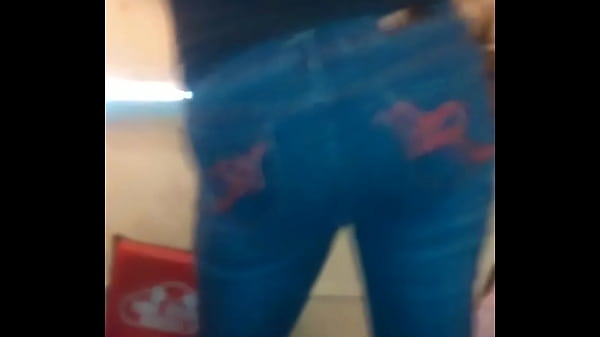 Nonton High Dumb White Slut Entertaining The Neighborhood thumbnail