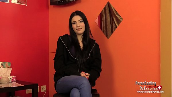 Teen mia evans beim interview am porno casting diese geile luder m&ouml;chte sich ganz noch oben ficken in der porno branche