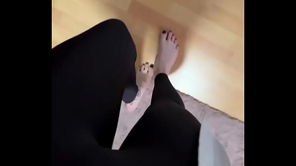 Nonton Hello! #socks #nylonfetısh #nylonfeet #teen #feet #nylonpedsocks #highheels thumbnail