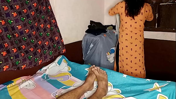 Play MP4 - मालिक ने कामवाली को रूम क्लीन करने का बहाना करके चुदाई किया