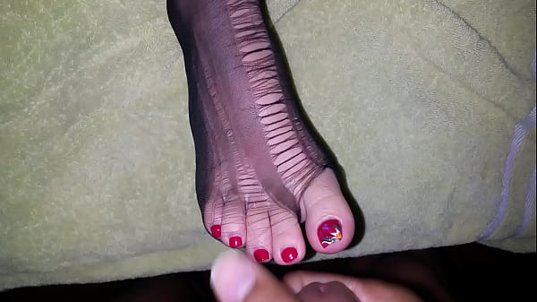 Hot foot cumshot 