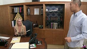 Nonton Blonde Big Tits Fit Female Cougar Boss Seduce Fat Cock Asian Boy To Cheating Fuck In Office At His First Day thumbnail