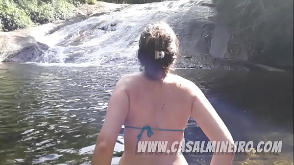 Play MP4 - NA CACHOEIRA