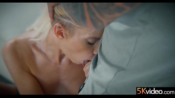 Nonton European, Petite, Blonde, Loves Creampies. thumbnail