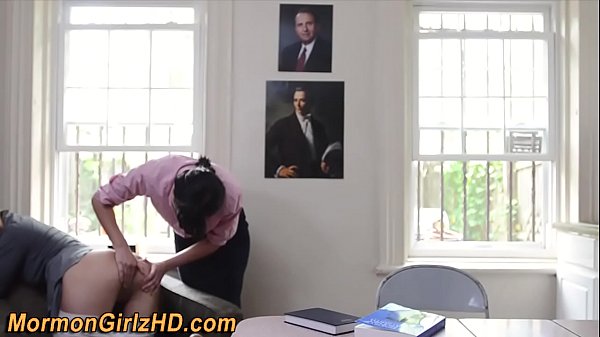 Play MP4 - Mormon amateur eats muff