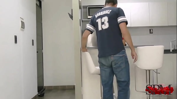 Play MP4 - Desestres&comma; con el amigo de mi esposo &lpar; Parte 1 &rpar;