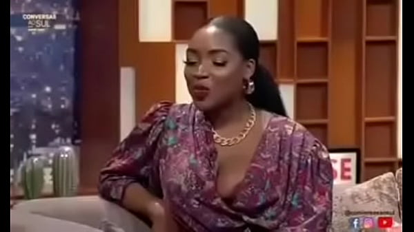 Play MP4 - Canto angolana P&eacute;rola deixa um dos seios a most na televis&atilde;o