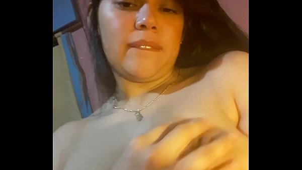 Play MP4 - Sabrosa argentina mostrando hermosas tetas