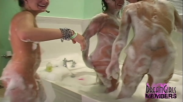 Bath Tub Party With 3 Crazy Chicks thumbnail
