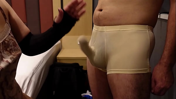 Play MP4 - 亀頭や金玉の状況を馬鹿にしながら男性器をビンタする痴女