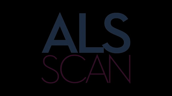 Play MP4 - Freckled Redhead Masturbates in the Shower