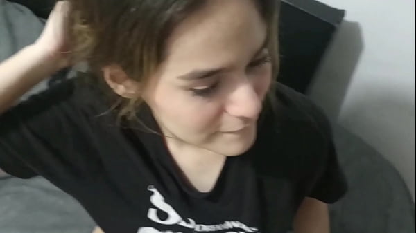 mi linda hermanastra llega muy caliente de una fiesta, que rico me la cog&iacute_ por toda la casa cuando no hay nadie.