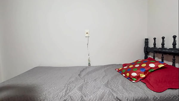 E isso que fasso quando quero gosar me masturbando