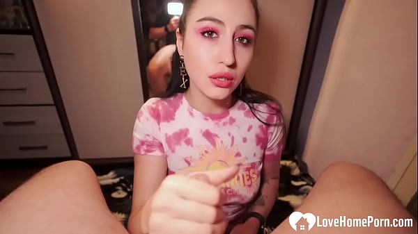 Nonton Brunette Hottie Sucks My Cock In Pov thumbnail