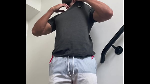 Play MP4 - Flashing and cuming on Stairwell