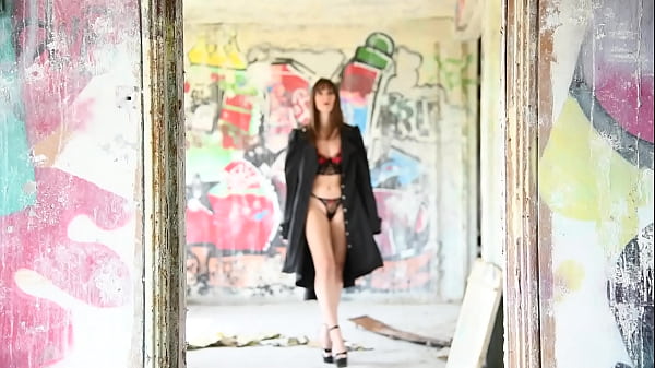 Lety Howl Urbex Stripper thumbnail