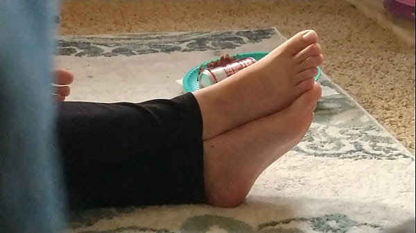 Play MP4 - Cute feet