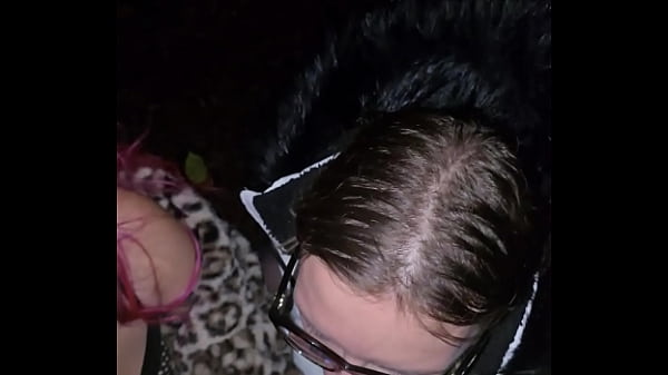 Exhib pour deux milf suceuse et amatrice de sperme chaud 