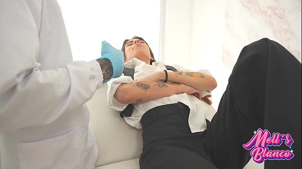 Play MP4 - I ask the shy doctor to check me out and seduce him to fuck me hard in his office