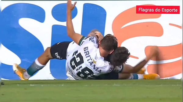 Jogadores Gostosos Do Coritiba Comemorando Gol thumbnail