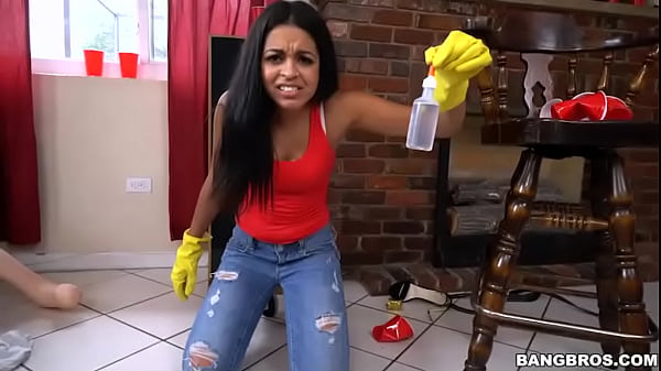 Nonton Sexy Maid Cleans After Orgy thumbnail