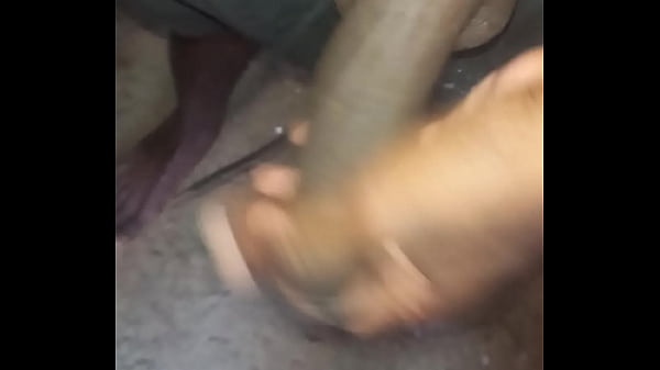 Nonton Una Mamada R&aacute;pida En El Ba&ntilde;o Abandonado thumbnail