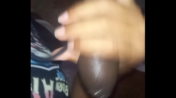 Una mamada rápida enel baño abandonado