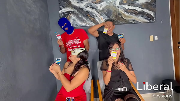 Nonton Desconocidos Intercambian A Su Esposa Y Se Las Cogen. thumbnail