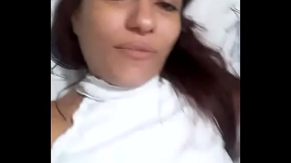 Piranha Casada bate siririca para amante tra&iacute_ra