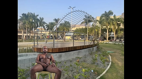 Exibindo o meu dote em varias pra&ccedil;as pulblicas 