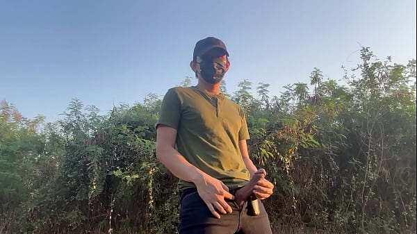 Play MP4 - While waiting for the wind to fly a kite