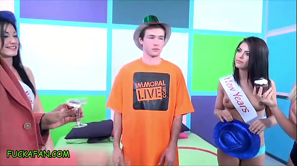 Kevin From Georgia Wins Adriana & Big Booty Bff Jennifer & Layla Price thumbnail