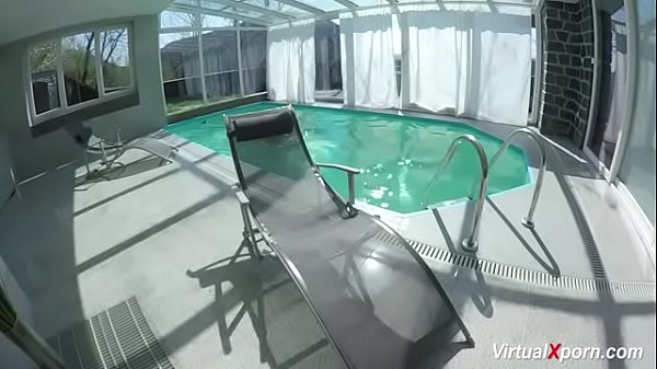 sexy bigass milf in thepool