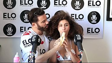 Beatrice Segreti se come toda la banana con crema video thumbnail