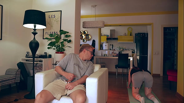 Redhead gf&rsquo;s yoga session turns into hardcore fuck 