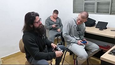 Victor Carmona e Viking resolveram jogar uma partida de videogame valando o cu Victor Carmona e Viking resolveram jogar uma partida de videogame valando o cu