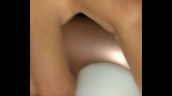 Bebelexxx se deja chupar el culo 