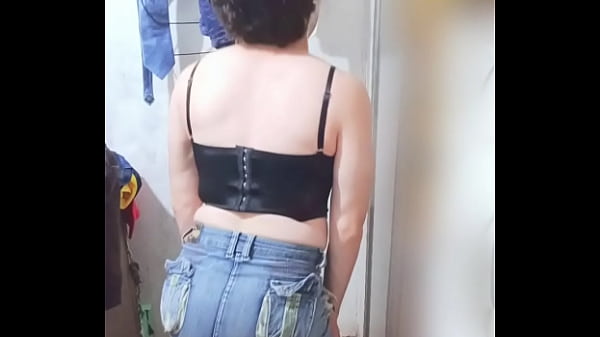 Play MP4 - I love wearing my denim mini skirt and shaking my ass