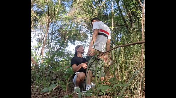 Encontrei Ele Pela Trilha E Coloquei Pra Mamar - Celular Escondido thumbnail