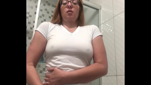 Play MP4 - MILF ruiva gostosa se matando na siririca e gozando at&eacute; a buceta ficar melada