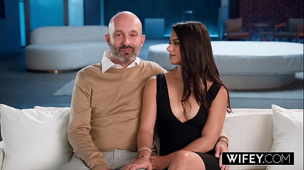 Nonton Wifey Gorgeous Hotwife Loves To Fuck thumbnail