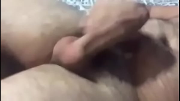 Batendo uma bem e gozando bem gostoso 