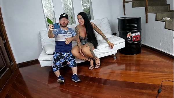 Play MP4 - Elisa Sanches faz uma visita na mans&atilde;o do Ted e levo ferro