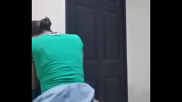 Play MP4 - HASTA EN LA COSINA ME LA COJO