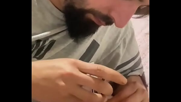 A una reina se la trata como se merece no les gustaria verla hacerme una paja con esos piesitos hernosos 