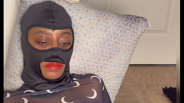 Nonton Ebony Reaction Squirt While Watchin Xvideos Eye Rolling Orgasm thumbnail