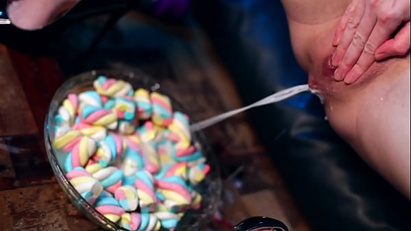 Piss Play E Enema Em Cima Dos Meus Marshmallows thumbnail